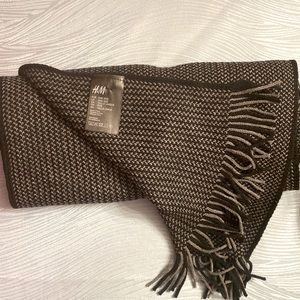 NWOT Black and Gray H&M scarf